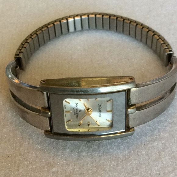 FINAL SALE PRICE Vintage 5 Piece Watch Set - Picture 3 of 9